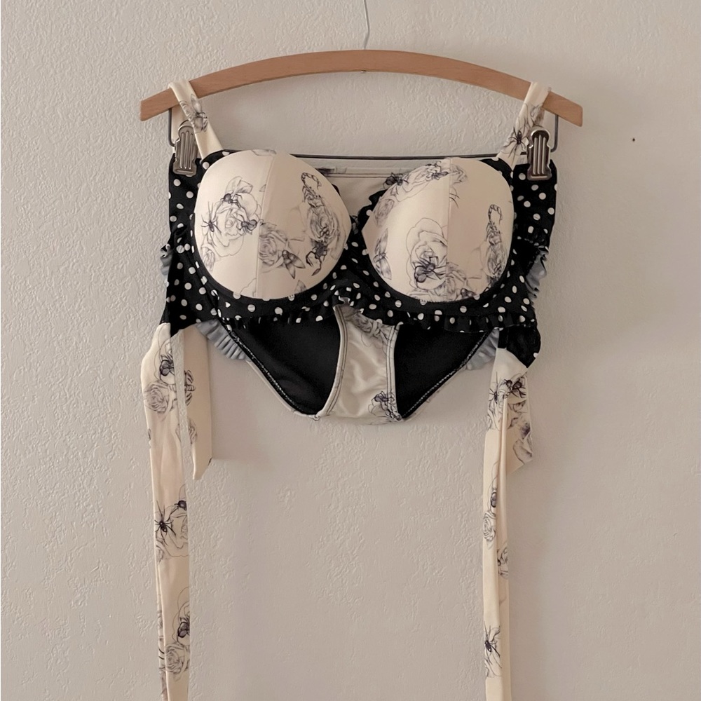 Hot Topic Swim Set
